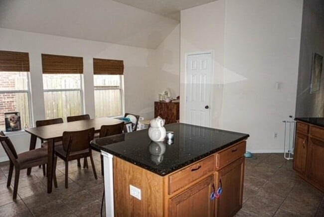 Building Photo - 12814 Quail Creek Dr