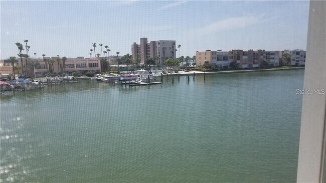 Building Photo - 7420 Bay Island Dr S