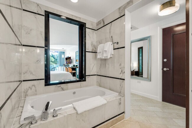 Building Photo - 4360 Collins Ave