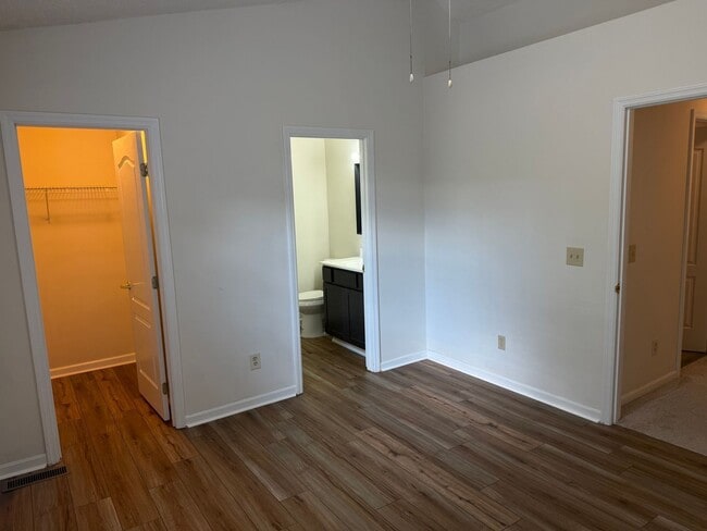 Building Photo - 826 Rossford Run