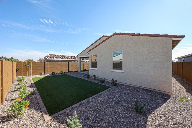 Building Photo - 8722 W Pasadena Ave