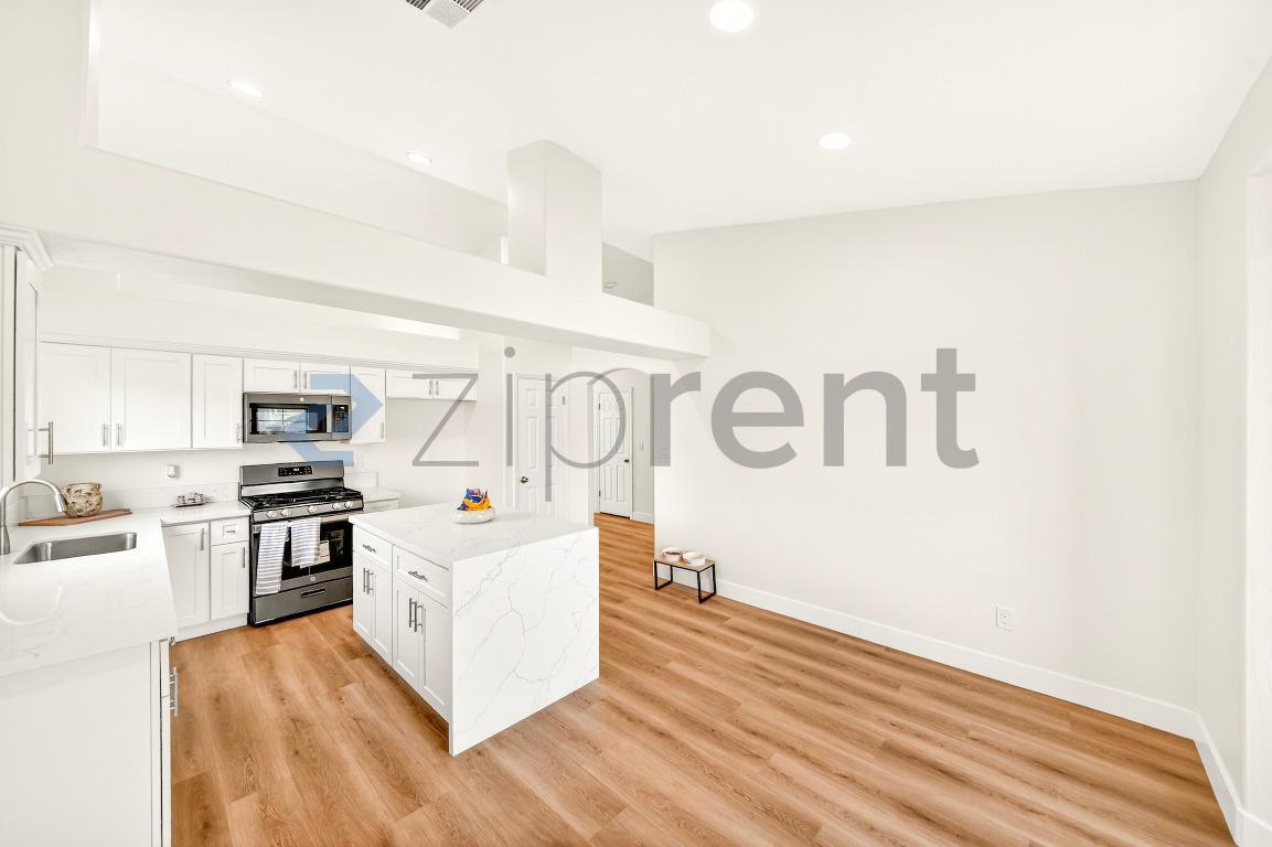 Building Photo - 5603 Pine Canyon Dr