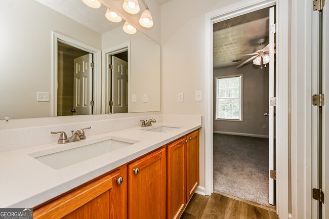 Building Photo - 520 Hilly Ct