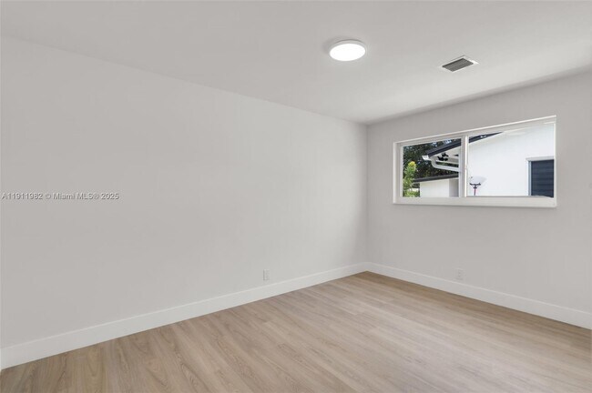 Building Photo - 3920 Hayes St