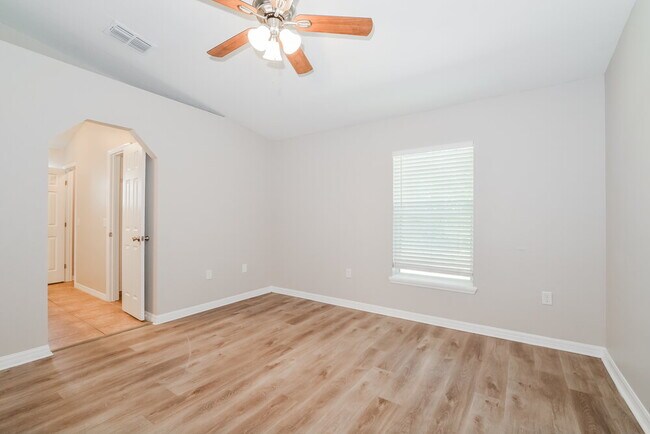 Building Photo - 1504 Sterns Dr