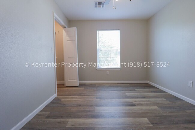 Building Photo - 4124 W 56th Pl