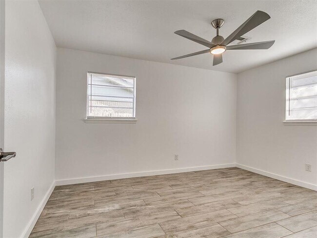 Building Photo - 2808 SW 88th St