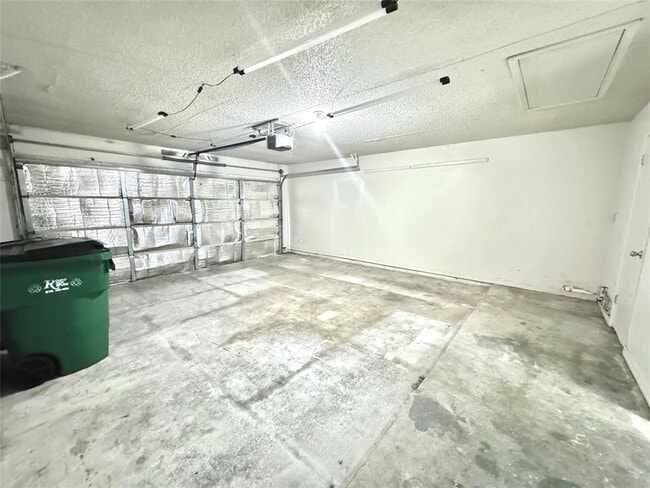 Building Photo - 1401 Somerset Dr