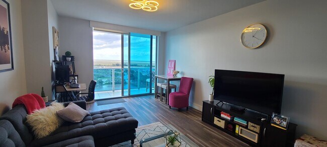 Building Photo - 2641 N Flamingo Rd