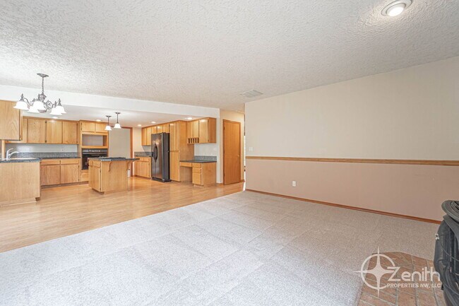 Building Photo - 5408 NE 101st Cir