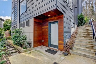 Building Photo - 3bd/3.5ba Seattle Townhome