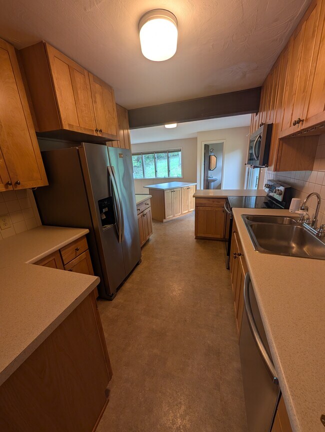 Building Photo - 180 Lenor Dr