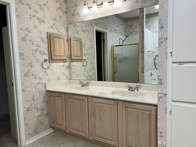 Building Photo - 5706 Quail Crown