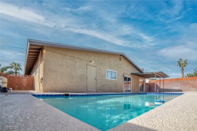 Building Photo - 3556 Ruth Dr