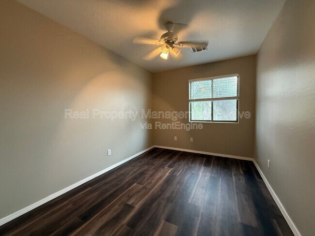 Building Photo - 5021 N 18th Ave