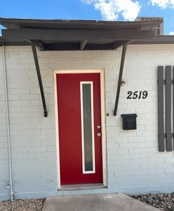 Building Photo - AFFORDABLE & UPDATED PHOENIX LIVING – PRIME LOCATION 1 BEDROOM OWENR OFFERING $500 GIFT CARD SUCC...