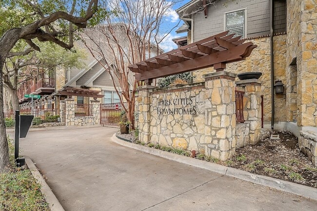 Building Photo - 6350 Oriole Dr