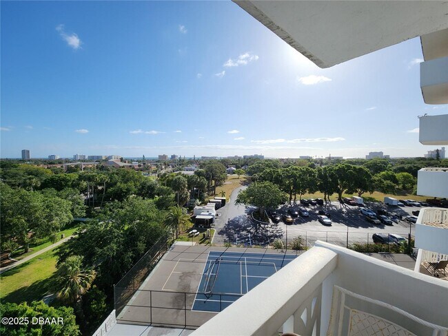 Building Photo - 935 N Halifax Ave