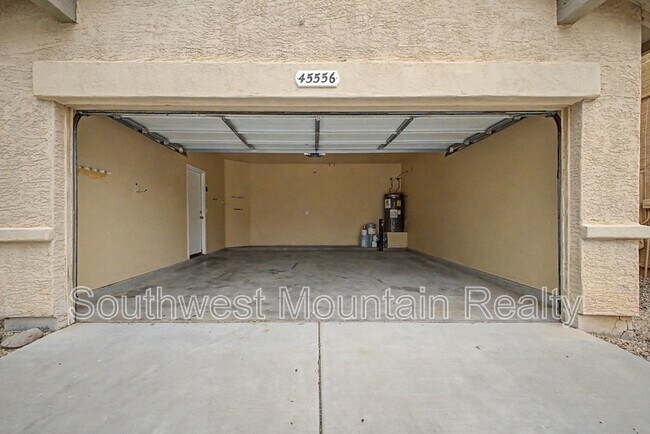 Building Photo - 45556 W Tucker Rd