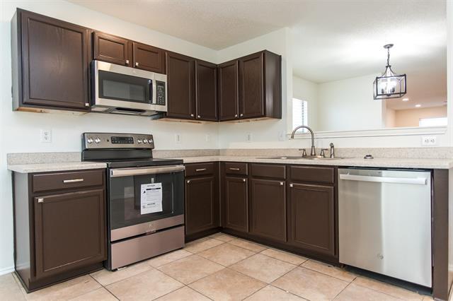 Building Photo - 2629 Clear Brook Dr