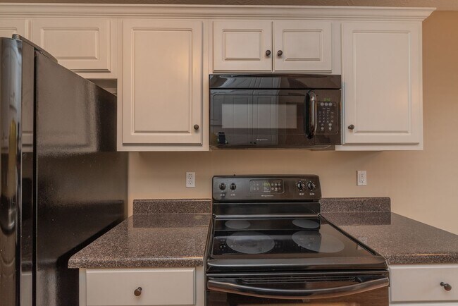 Building Photo - $1,200 - 2 Bed/2 Bath house in Harlem, with all appliances!