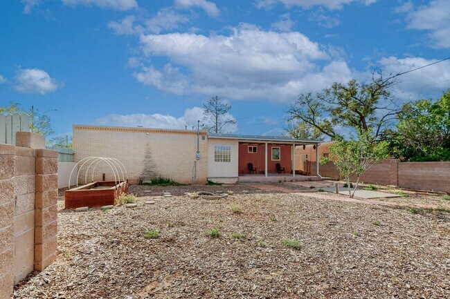 Building Photo - 1314SF Ridgecrest Brick 2 Bedroom  1 Bath ...