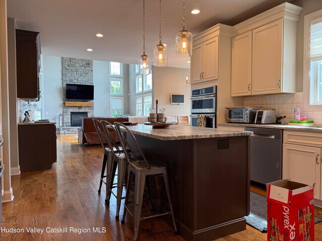 Building Photo - 7 Hammerstone Ln