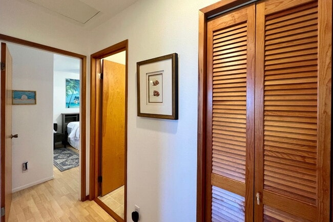 Building Photo - Furnished 3Bed/2Bath Turnkey with Scenic Views and Included Amenities.