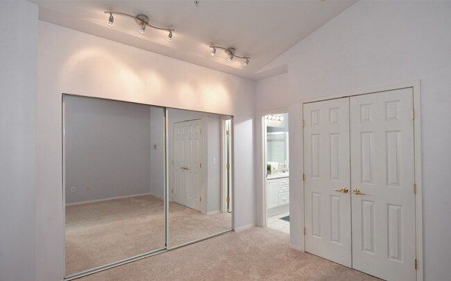 Building Photo - 16125 Juanita Woodinville Way NE