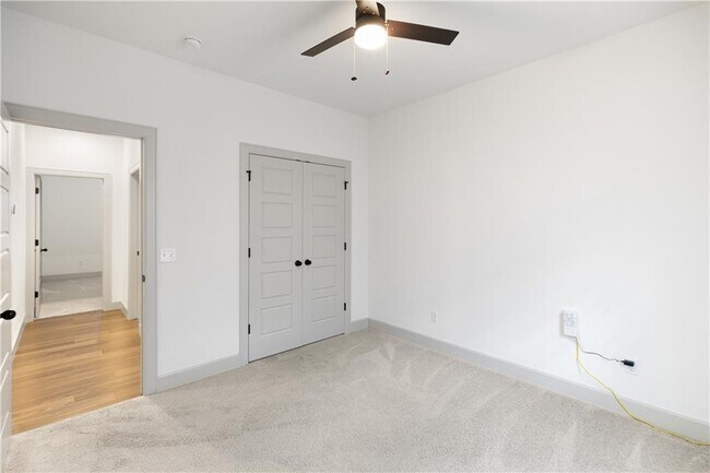 Building Photo - 1001 Laux Ln