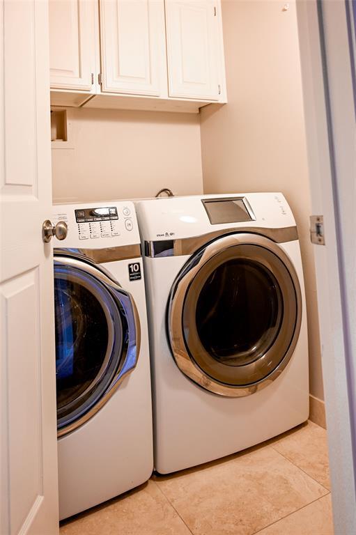 Building Photo - 5950 Lindenshire Ln