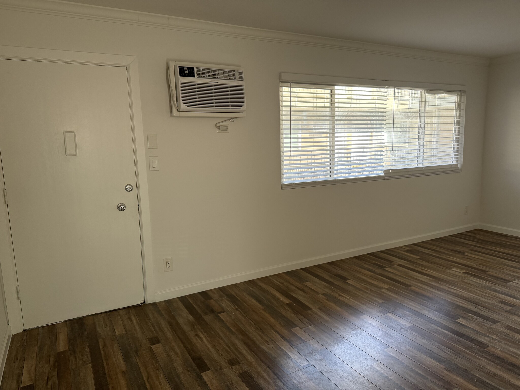 Building Photo - Villa Valore Apartments