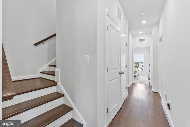 Building Photo - 4402 Fair Lakes Ct