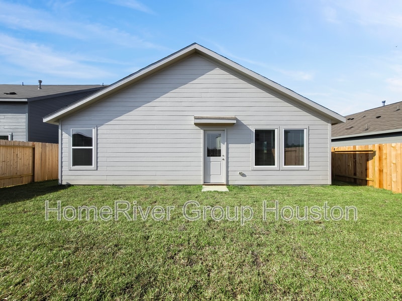 Building Photo - 16492 Blossom Grv Dr