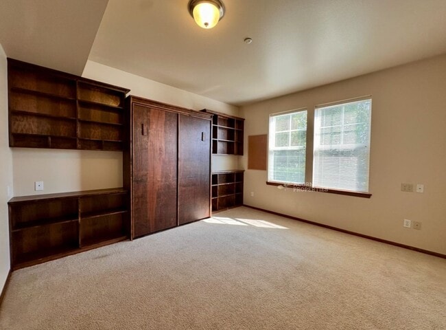 Building Photo - 1850 SW Scenic Heights St