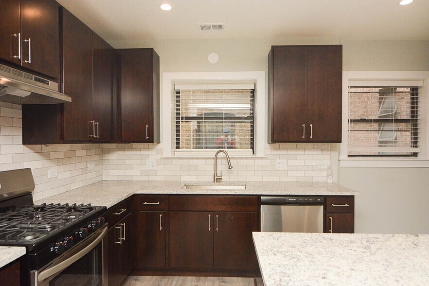 Building Photo - 818 Crain St