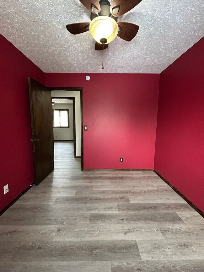 Building Photo - Spacious 3-Bedroom, 1-Bath Home with Garage & Basement in La Vista