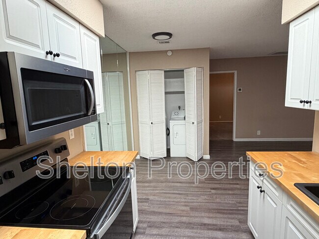 Building Photo - 501 W Tonopah Dr