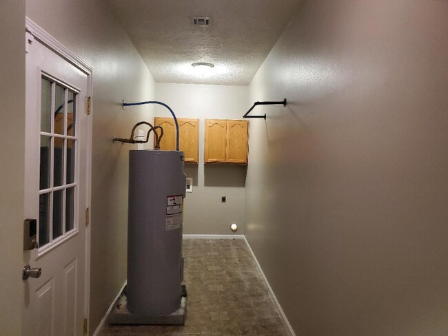 Building Photo - 183 Melody Ln