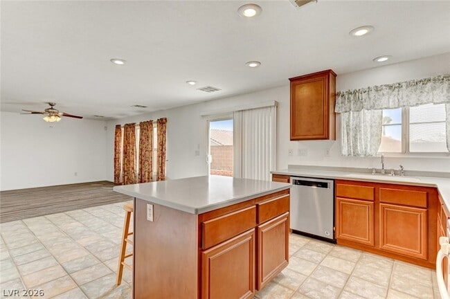 Building Photo - 3149 Calamus Pointe Ave