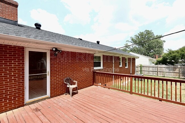 Building Photo - 5601 Eunice Dr