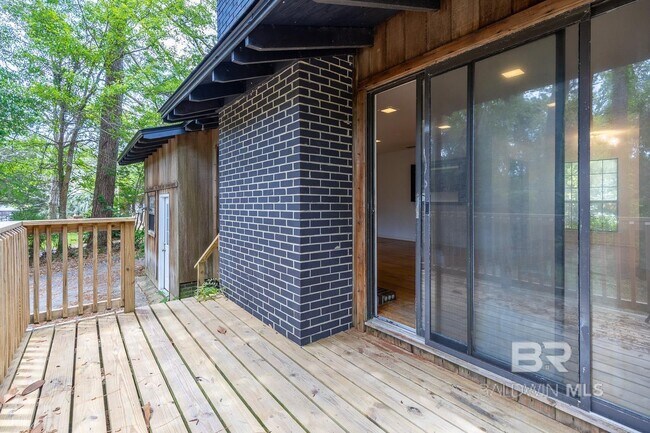 Building Photo - 607 Spanish Main