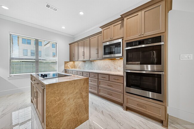 Building Photo - 2427 Camden Creek Ln