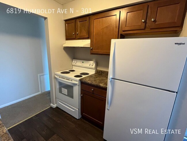 Building Photo - Spacious 2 Bedroom 1 Bathroom Unit - Avail...