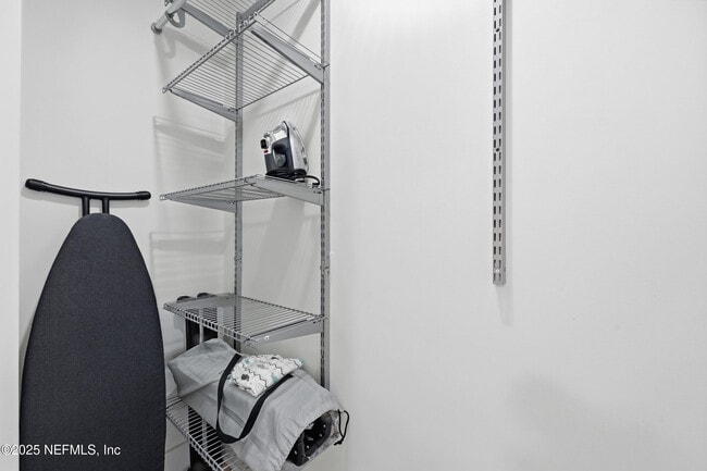 Building Photo - 420 3rd St S