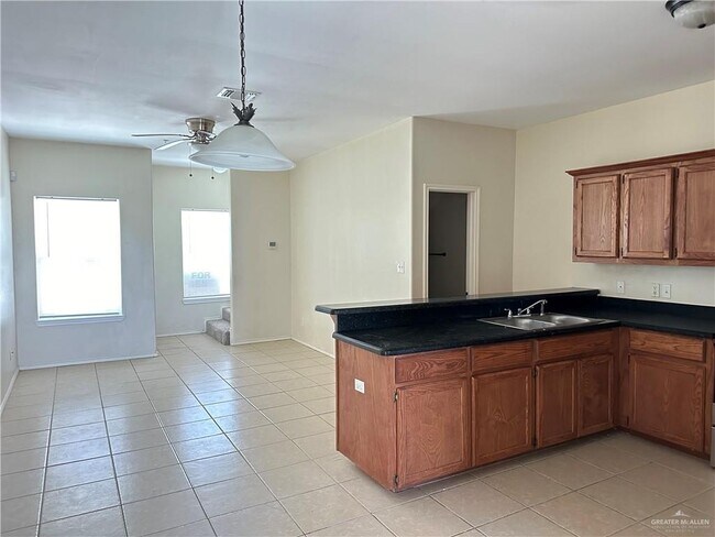 Building Photo - 19 West Dr