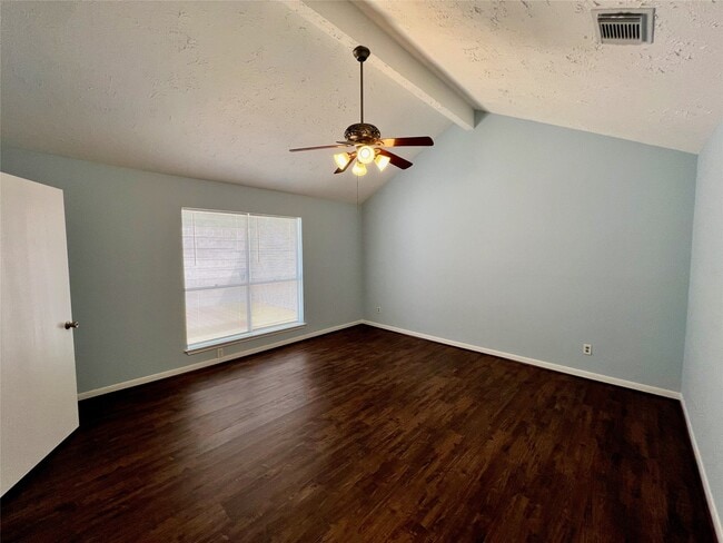 Building Photo - 21339 Park Mt Dr