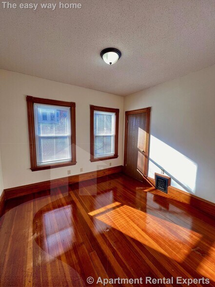 Building Photo - 22 Temple St