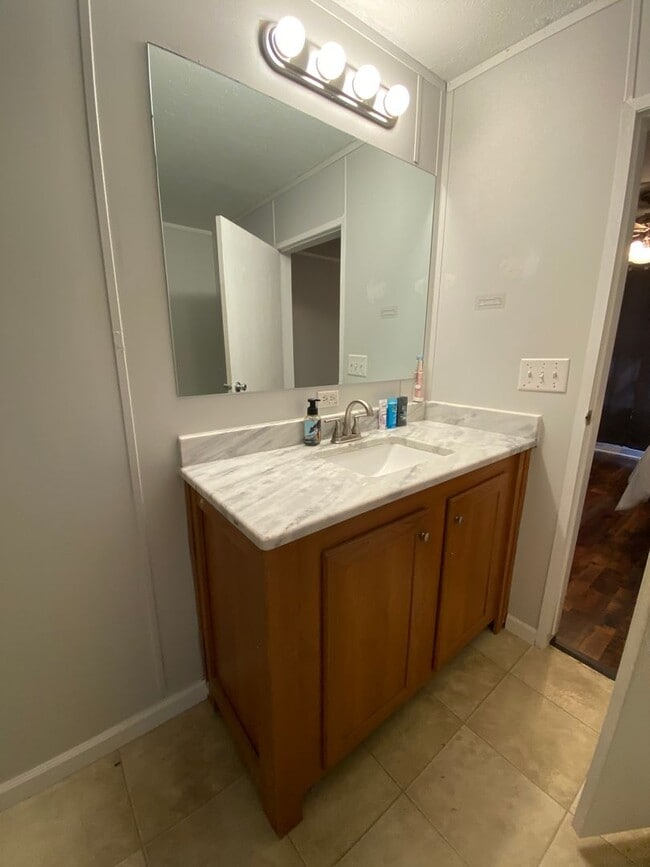 Building Photo - FOR RENT - Love the country?  Love to hunt?  If so, this one is for you!