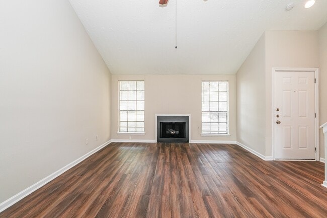 Building Photo - 16826 Rockstone